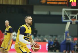 NIJEMCI TVRDE Džanan Musa blizu dresa kluba čiji navijači ga redovno brutalno vrijeđaju?