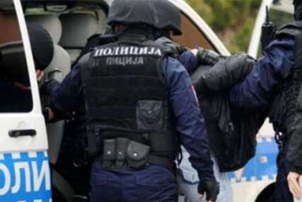 EPILOG DRAME U REPUBLICI SRPSKOJ Prilikom hapšenja pružali otpor, dva policijska službenika zadobila tjelesne povrede...