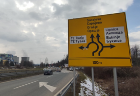 Državljanka Srbije poginula u slijetanju vozila na putu Orašje - Tuzla