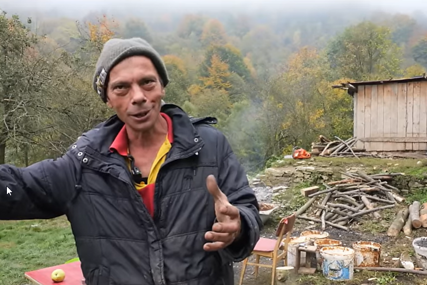 Sve više ljudi iz BiH traži savjete od Dominka: Proizvodi divovske repice i cveklu, male životinje hrani kozjim mlijekom (VIDEO)