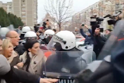 Vučićeva policija nasrnula na prosvjednike u Novom Sadu: ‘Budite ljudi i stanite uz ljude‘