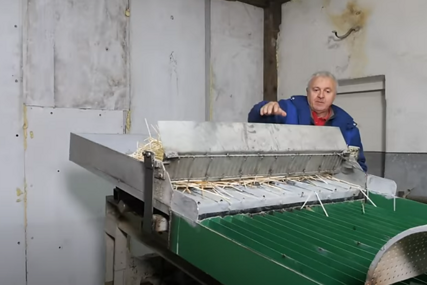Penzioneri iz Travnika ne miruju, jedini u Evropi proizvode kaminsku šibicu (VIDEO)
