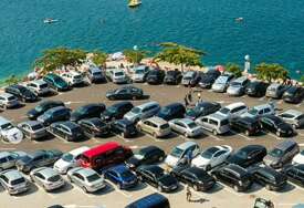 Gošća Neuma uputila kritiku: Ovako tjerate turiste, neki zauzimaju parkinge kantama i stolicama