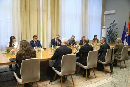 Vučić s komandantom NATO-a Mančom: Otvoreni smo za saradnju