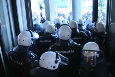 Bivši pripadnici MUP-a uputili upozorenje policiji pred izbore u Srbiji: "Nikakvo naređenje ne smije pogaziti vašu zakletvu"