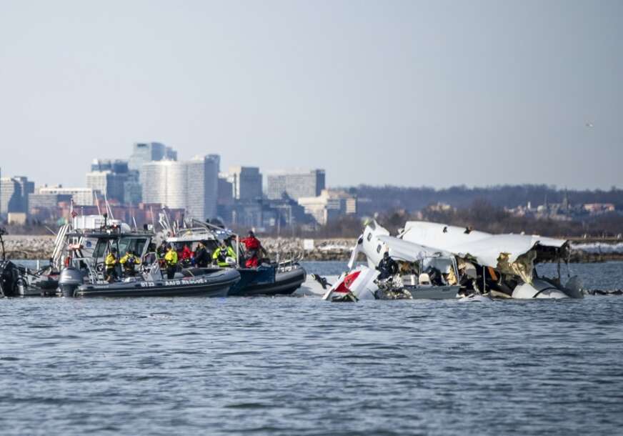 FOTO: EPA/ PETTY OFFICER 2ND CLASS TAYLOR BACON / US COAST GUARD HANDOUT