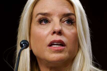 Pam Bondi: Povlači se preko 9500 Epsteinovih dokumenata