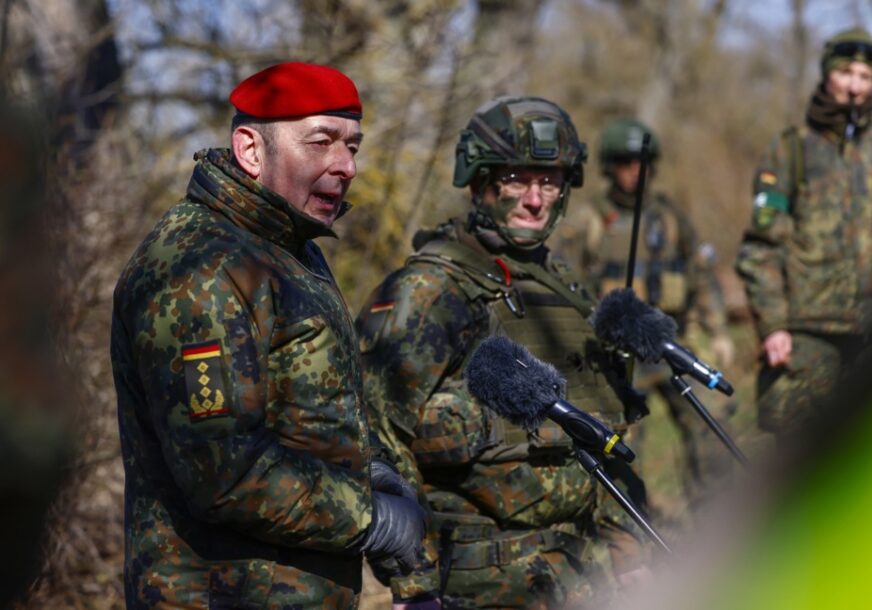 FOTO: EPA/ HANNIBAL HANSCHKE