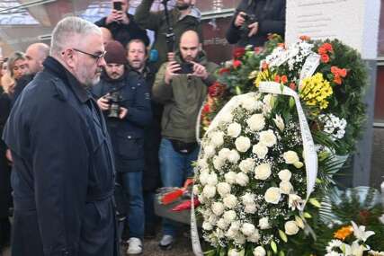 Prvi zamjenik visokog predstavnika odao počast žrtvama masakra na Markalama