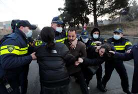 EU: Razbijanje protesta u Gruziji neprihvatljivo