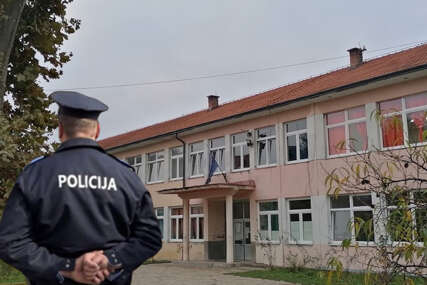 Tuzla: Ispred OŠ "Slavinovići" otac pretukao tuđe dijete, reagovala i policija