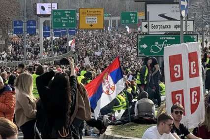 Muškarac napao studentkinju koja je nosila srpsku zastavu, reagovala policija