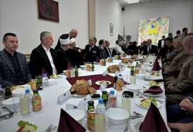 Održan tradicionalni iftar vojnog muftije Hadžića (FOTO)