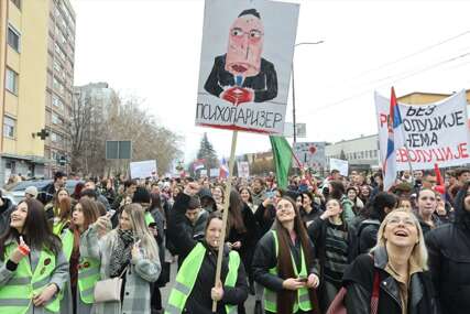 Više hiljada studenata i građana na 18-časovnoj blokadi i protestu u Nišu (FOTO)
