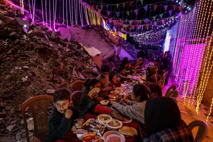 Ramazan u Gazi: Radost Palestinaca na prvom sehuru usred razorenog Khan Younisa (FOTO)