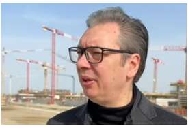 Vučić se oglasio s gradilišta: Neki sanjaju da nešto i nekoga sruše, drugi sanjaju da grade (VIDEO)