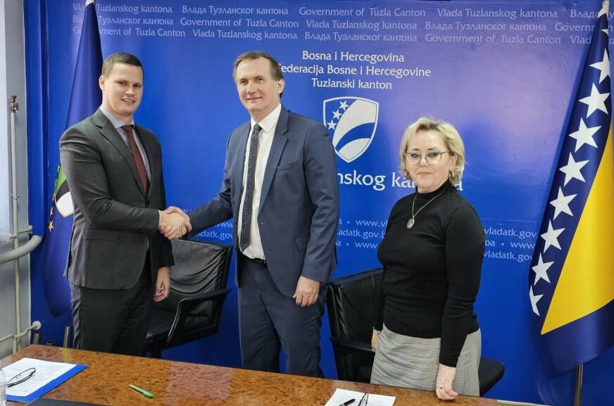 FOTO: POTPISIVANJE UGOVORA U UKC TUZLA / FENA