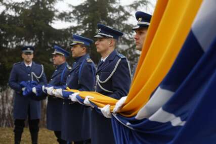 SRCE KUCA ZA JEDNU JEDINU Sretan Dan nezavisnosti našoj domovini, zemlji prkosa i ponosa!