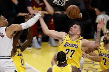 LeBron i Dončić s čak 65 poena predvodili Lakerse do nove pobjede