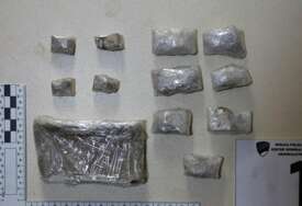 VELIKA AKCIJA MUP-a TK - TRI RACIJE I 11 PRETRESA Uhapšen Tuzlak zbog proizvodnje i prodaje droga