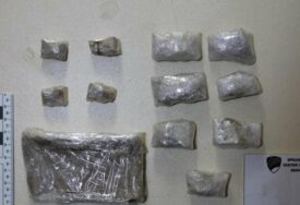 Pretres u Gornjem Vakufu-Uskoplju: Pronađena droga, bomba i digitalna vaga