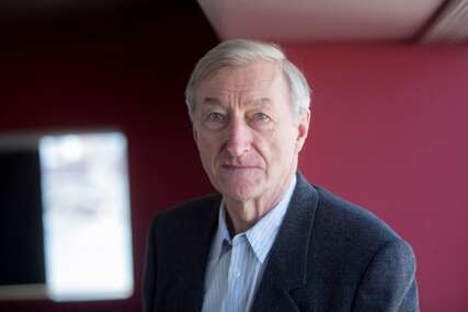 Julian Barnes: Hroničar sjećanja, ironije i ljudske nesigurnosti