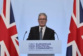 Alarmantan tekst britanskog Timesa: Britanski premijer razmatra slanje migranata u BiH?