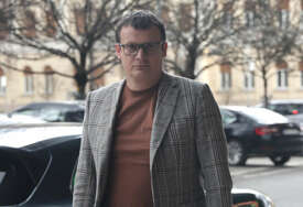 Božović: "Dodik nam uzima novac na oči, a niko ne reaguje"