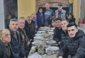 Pejo Brtan priredio iftar svojim komšijama: Primjer suživota i ljubavi prema drugima