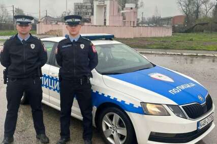 Ovo su policajci iz Doboja koji su spasili život muškarcu koji je htio skočiti sa mosta u Bosnu