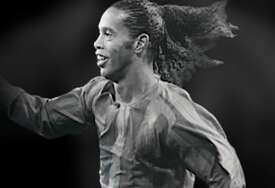 (VIDEO) Fudbalski čarobnjak: Dan kada je Ronaldinho 'zaplesao'