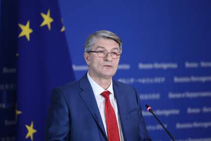 MEHMEDOVIĆ UZBURKAO JAVNOST: "Ukoliko HDZ bude i dalje živi štit za Dodika, dijelit će njegovu sudbinu"