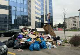 (FOTO) PROGLAŠENA VANREDNA SITUACIJA Na banjalučkim ulicama svakodnevno OSTAJE 300 TONA OTPADA, Stanivuković traži hitnu reakciju i republičkih institucija