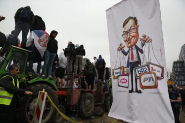 Srbija: Građani blokirali Varadinski most uoči festivala Exit: 'Oslobodite odmah studente'