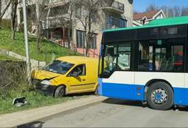 Sudar autobusa i dva vozila u Banjaluci