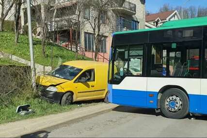 Sudar autobusa i dva vozila u Banjaluci