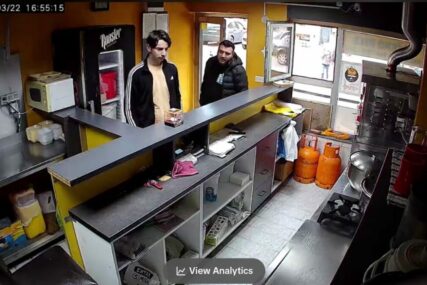 (VIDEO) Muškarac u Sarajevu ukrao humanitarnu kutijicu iz fast food-a
