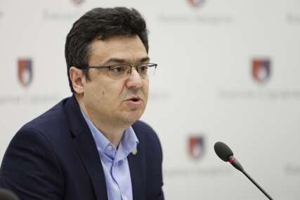 Predrag Puharić o RTRS-ovom prilogu: Srbi nisu protjerani iz Sarajeva, vlast RS-a ih je pozvala da ga napuste