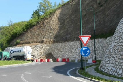 Novi udes na opasnoj krivini na Vogošćanskoj petlji