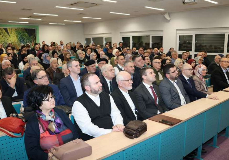 FOTO: PROMOCIJA KNJIGE U BEHRAM BEGOVOJ MEDRESI