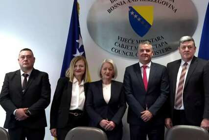 Članovima tima Vijeća ministara BiH i sindikata koji su sačinili kolektivni ugovor ide naknada od po 1.800 KM