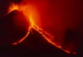 Etna ponovo pokazuje snagu: Zbog vulkanskog pepela zatvoren zračni prostor