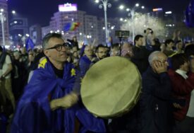 Hiljade ljudi protestvovalo u Bukureštu: Nećemo unazad, prema Rusiji (VIDEO)