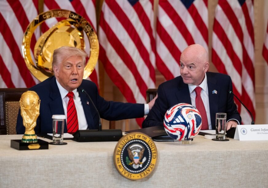 FOTO: EPA/ FRANCIS CHUNG / POOL