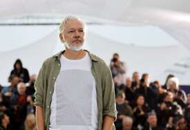 Julian Assange u Cannesu nosio majicu s imenima djece ubijene u Gazi