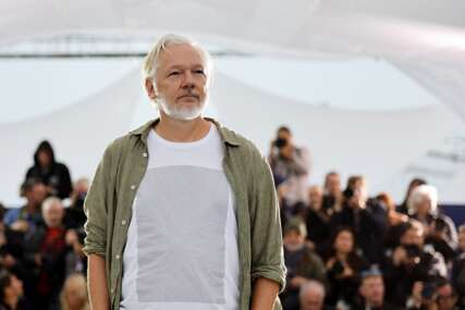 Julian Assange u Cannesu nosio majicu s imenima djece ubijene u Gazi