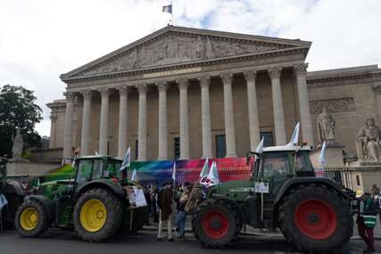 Protesti poljoprivrednika u Parizu zbog zakona o okolišu