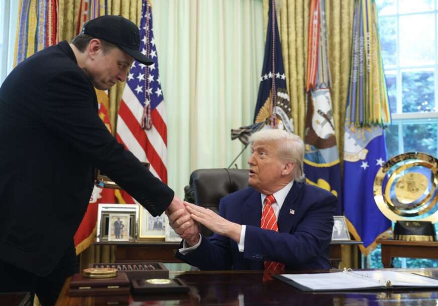 FOTO: EPA/  FRANCIS CHUNG / POOL