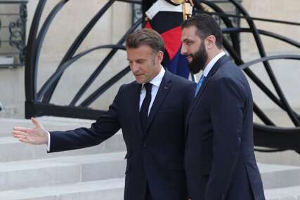 Macron poručio da će EU težiti postupnom ukidanju sankcija Siriji