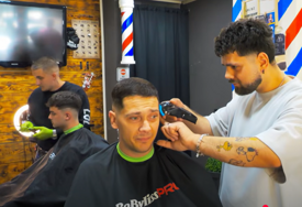 Naučili šišati preko YouTube, danas su najtraženiji berberi u Zenici: Termin se čeka i tri sedmice (VIDEO)